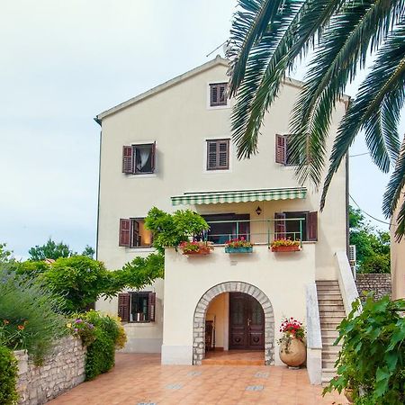 Вилла Family House Lana Осор Экстерьер фото