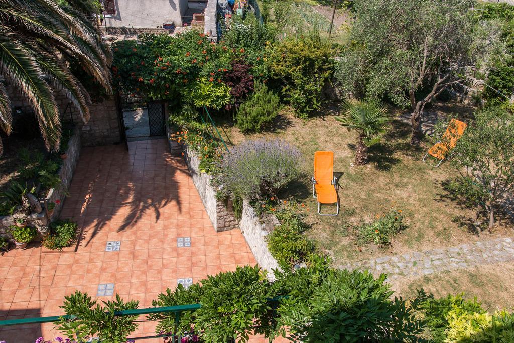 Вилла Family House Lana Осор Экстерьер фото